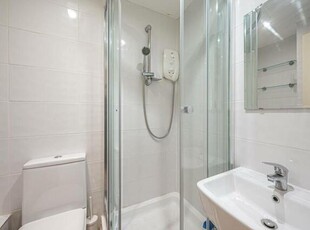 2 Bedroom Flat For Rent In West Hampstead, London