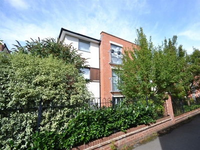 1 bedroom retirement property for sale in New Road, Town Centre, Basingstoke, RG21