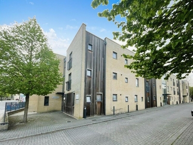 2 bedroom ground floor flat for sale in Lauriston Court, Basingstoke, RG21