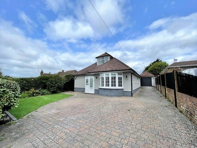 3 bedroom chalet for sale in Crescent Drive South, Woodingdean, Brighton, BN2 6RA, BN2