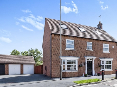 5 bedroom detached house for sale in Lady Hay Road, Leicester, Leicestershire, LE3