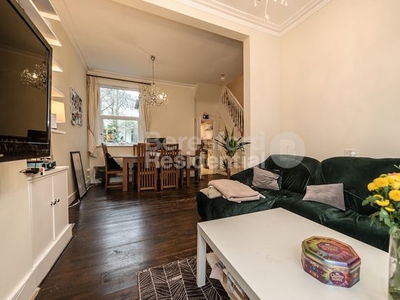 4 bedroom end of terrace house for sale Clapham, SW2 5BW