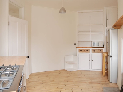 Flat in Lillie Road, Fulham, SW6
