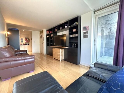 1 Bedroom Apartment For Sale In Station Approach, Hayes