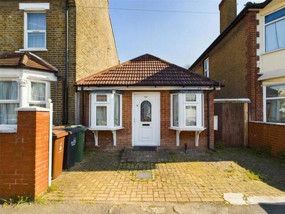 1 Bedroom Bungalow For Sale In Chingford, London