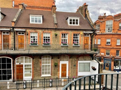 1 Bedroom Mews Property For Sale In Kensington, London