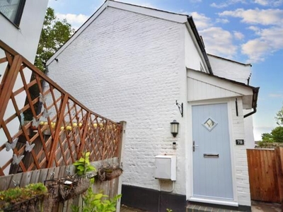1 Bedroom Semi-detached House For Sale In Farnham, Surrey