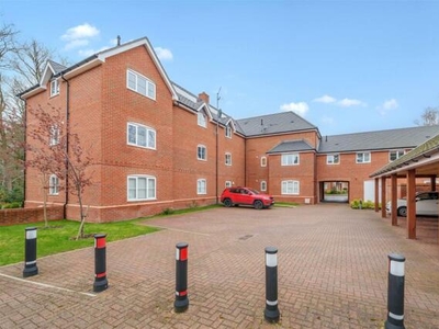 2 Bedroom Apartment For Sale In Crowthorne, Berkshire