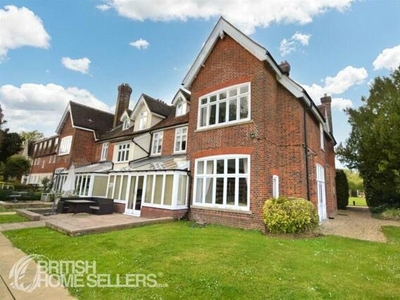2 Bedroom Apartment For Sale In Hatfield, Hertfordshire