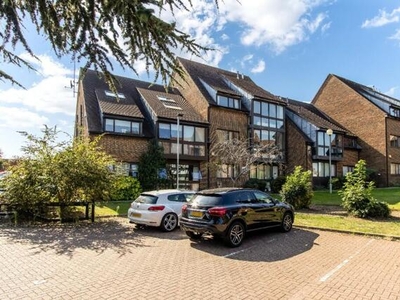 2 Bedroom Apartment For Sale In Potters Bar, Hertfordshire