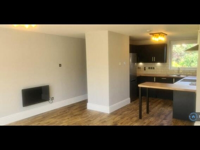 2 Bedroom Flat For Rent In Northwood