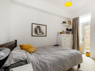 2 Bedroom Flat For Rent In St John's Hill, London