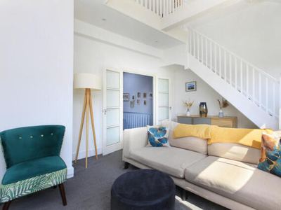 2 Bedroom Flat For Sale In Clapham, London