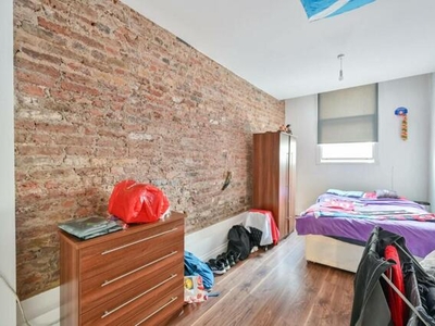 2 Bedroom Flat For Sale In Munster Village, London