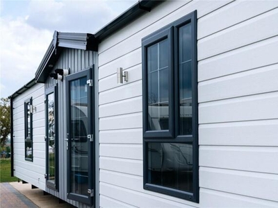 2 Bedroom Lodge For Sale In Watford, Hertfordshire