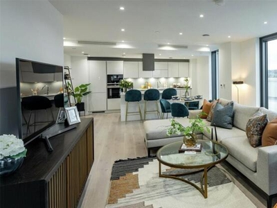 2 Bedroom Penthouse For Sale In City North Place, Finsbury Park