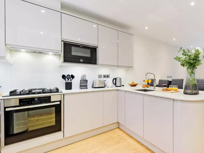 3 Bedroom Apartment For Rent In Fitzrovia, London