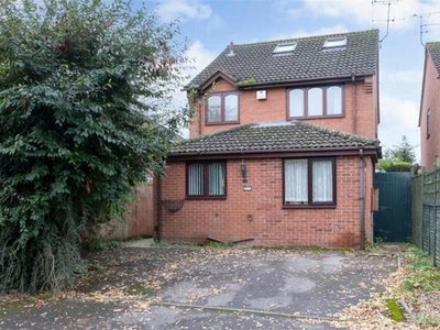 3 Bedroom Detached House For Sale In Cheltenham