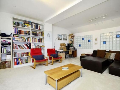 3 Bedroom Flat For Rent In Friern Barnet, London