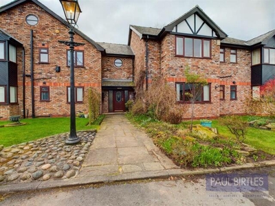 3 Bedroom Flat For Sale In Altrincham, Trafford