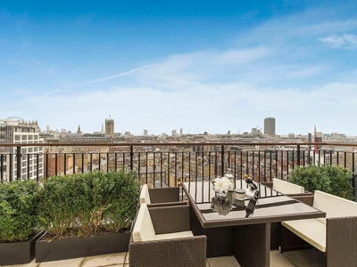 3 bedroom luxury penthouse for sale in Victoria Street, West End of London, Paddington, England