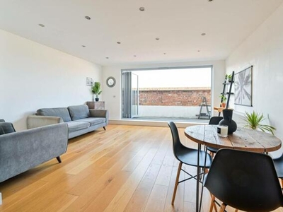 3 Bedroom Penthouse For Sale In Elephant And Castle, London