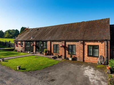 4 Bedroom Barn Conversion For Sale In Codsall Road, Palmers Cross