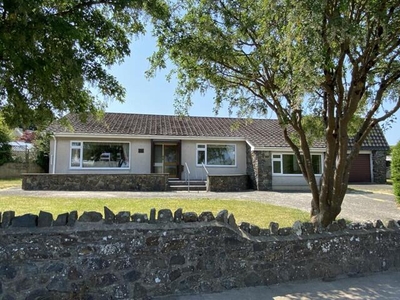 4 Bedroom Bungalow For Sale In Milford Haven, Pembrokeshire