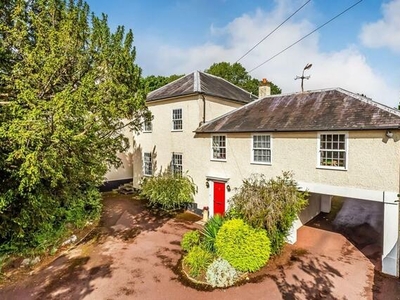 4 Bedroom Detached House For Sale In Bell Lane, Fetcham