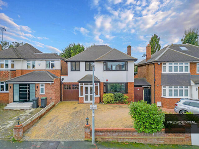 4 Bedroom Detached House For Sale In Chigwell