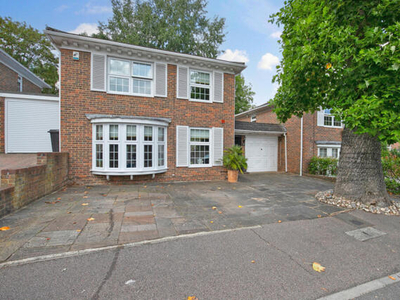 4 Bedroom Link Detached House For Sale In Loughton, Essex