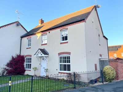 4 Bedroom Link Detached House For Sale In Lower Quinton