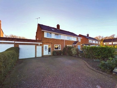 4 bedroom semi-detached house for sale High Wycombe, HP14 4TR