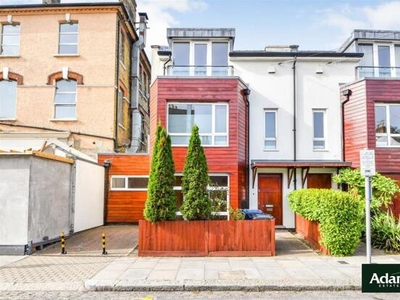 4 Bedroom Town House For Sale In East Finchley