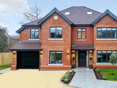 5 bedroom luxury Detached House for sale in Tadworth, United Kingdom