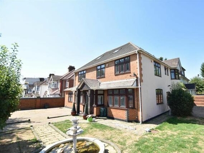 6 Bedroom Detached House For Sale In Isleworth , .