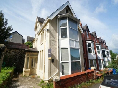 6 Bedroom House For Sale In Bangor