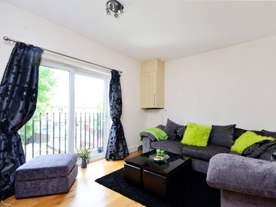 Flat in Tower Hamlets Road, Forest Gate, E7