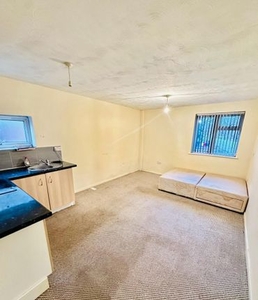 Flat to rent in Room 5, 57 Wellington Road, Dudley DY1