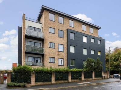 2 Bed Flat/Apartment For Sale in Camberley, Surrey, GU15 - 5284189