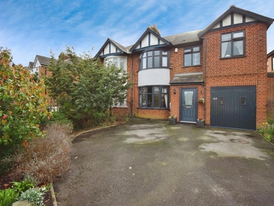 3 bedroom semi-detached house for sale in Braunstone Lane, Leicester, Leicestershire, LE3