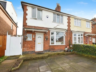 3 bedroom semi-detached house for sale in Mayflower Road, Leicester, LE5