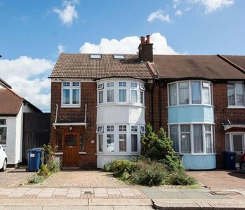 4 Bedroom House Mill Hill Greater London