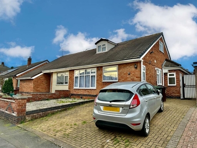 5 bedroom semi-detached bungalow for sale in Dovedale Road, Thurmaston, Leicester, LE4