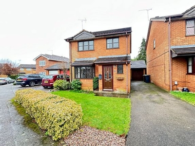 Detached house to rent in Mees Close, Luton, Bedfordshire LU3