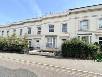 Flat to rent in 13 Tachbrook Road, Leamington Spa CV31