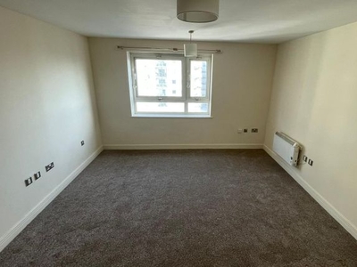 Flat to rent in Hainault Street, Ilford IG1