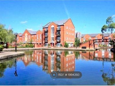 Flat to rent in John Smeaton Court, Manchester M1