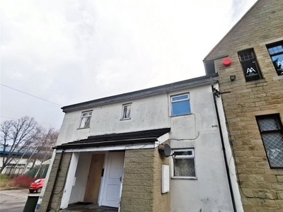 Flat to rent in Leeds Road, Huddersfield, West Yorkshire HD2