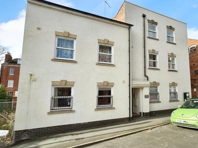 Flat to rent in Windsor Street, Leamington Spa CV32